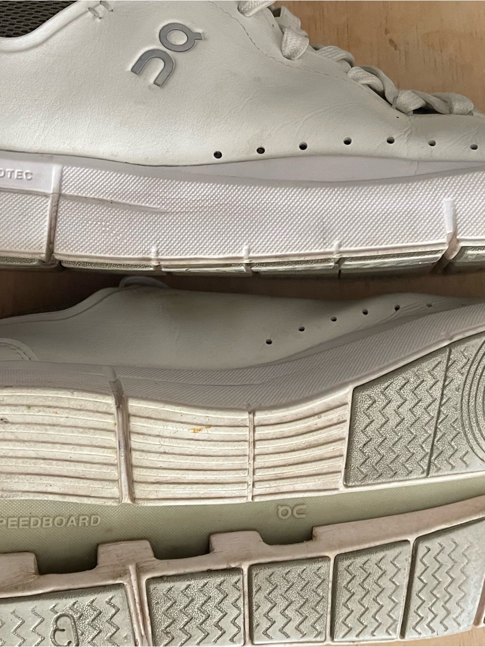 On Running Roger Men's White and Olive Green Low-Top Sneakers - Picture 3 of 4